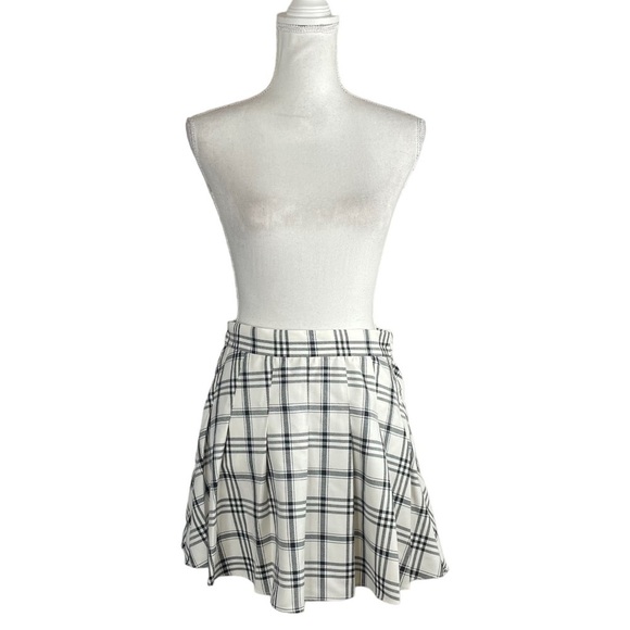 Garage White & Black Wide Plaid Pleated Tennis Prep Skirt Blokette Academia - Picture 2 of 8